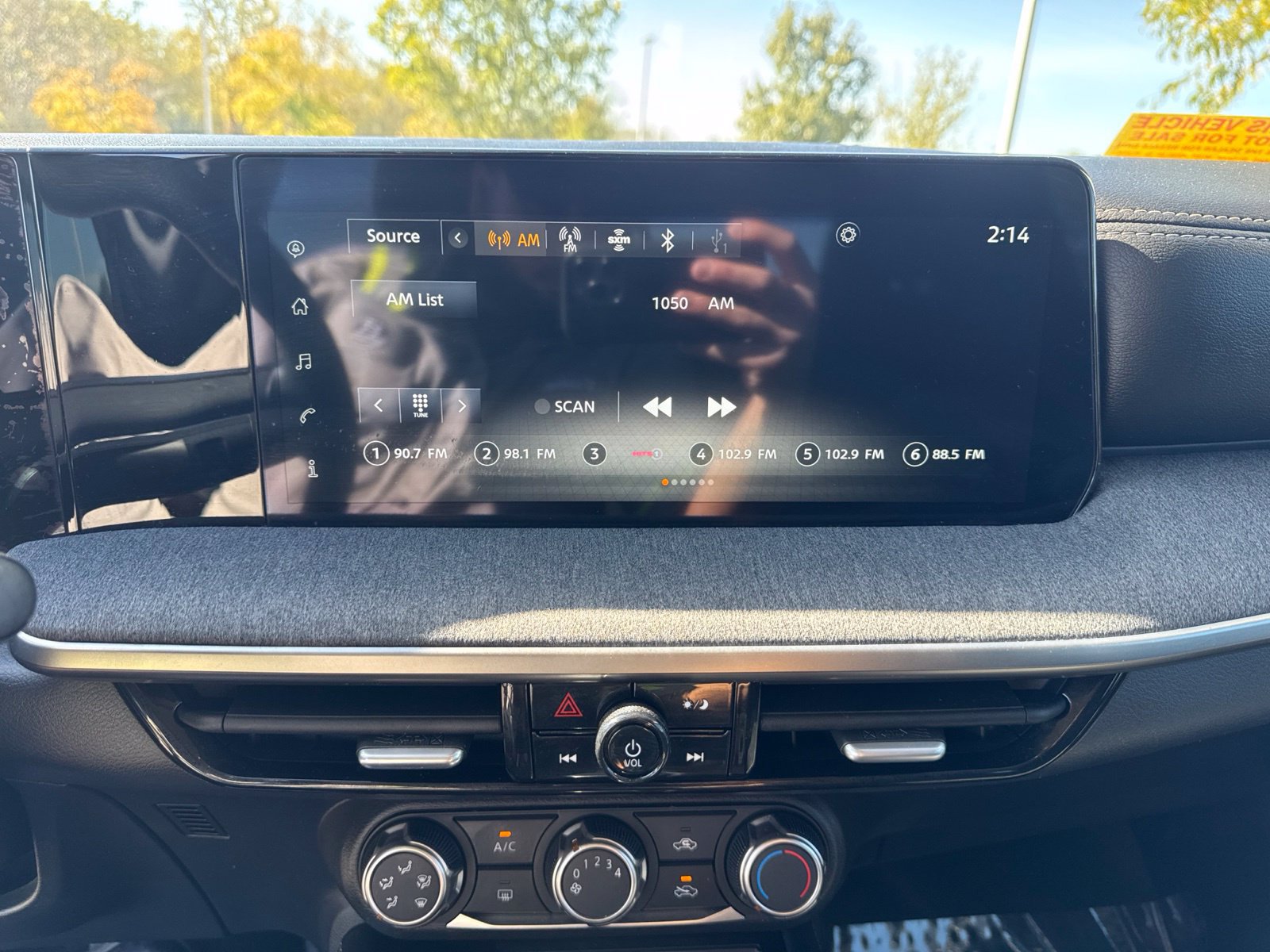 Used 2025 Nissan Kicks SV AWD/4WD image 19