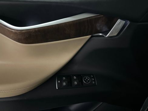 Used 2017 Tesla Model X 75D image 10