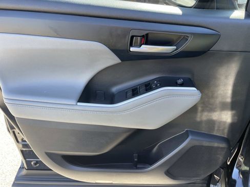 Used 2023 Toyota Highlander L image 20