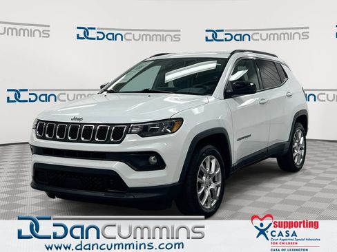 Used 2023 Jeep Compass Latitude AWD/4WD image 1