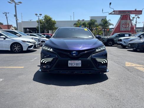 Used 2022 Toyota Camry SE FWD image 3