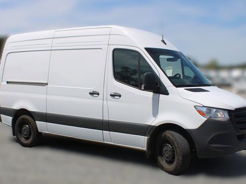 Used 2025 Mercedes-Benz Sprinter 2500 image 2