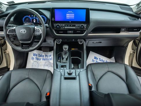 Used 2024 Toyota Grand Highlander AWD image 24