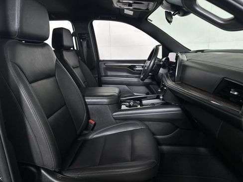 Used 2025 Chevrolet Suburban LT AWD/4WD image 29
