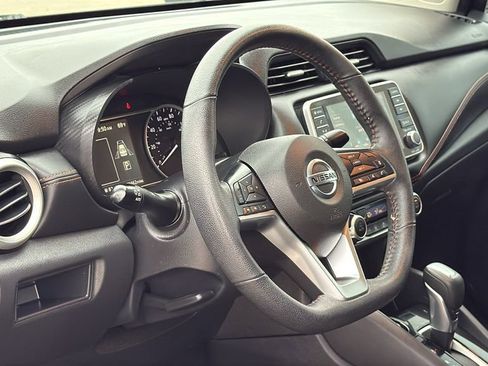 Used 2022 Nissan Versa SR w/ Convenience Package FWD image 9