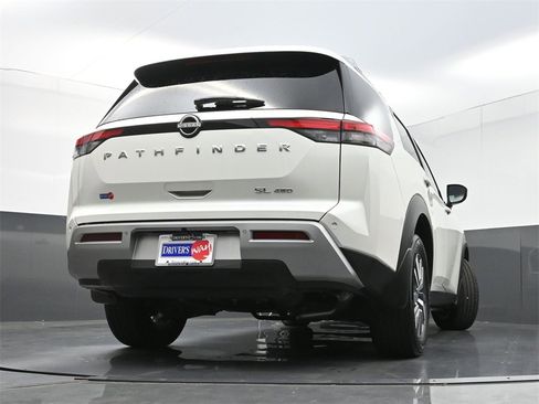 Used 2024 Nissan Pathfinder SL image 32