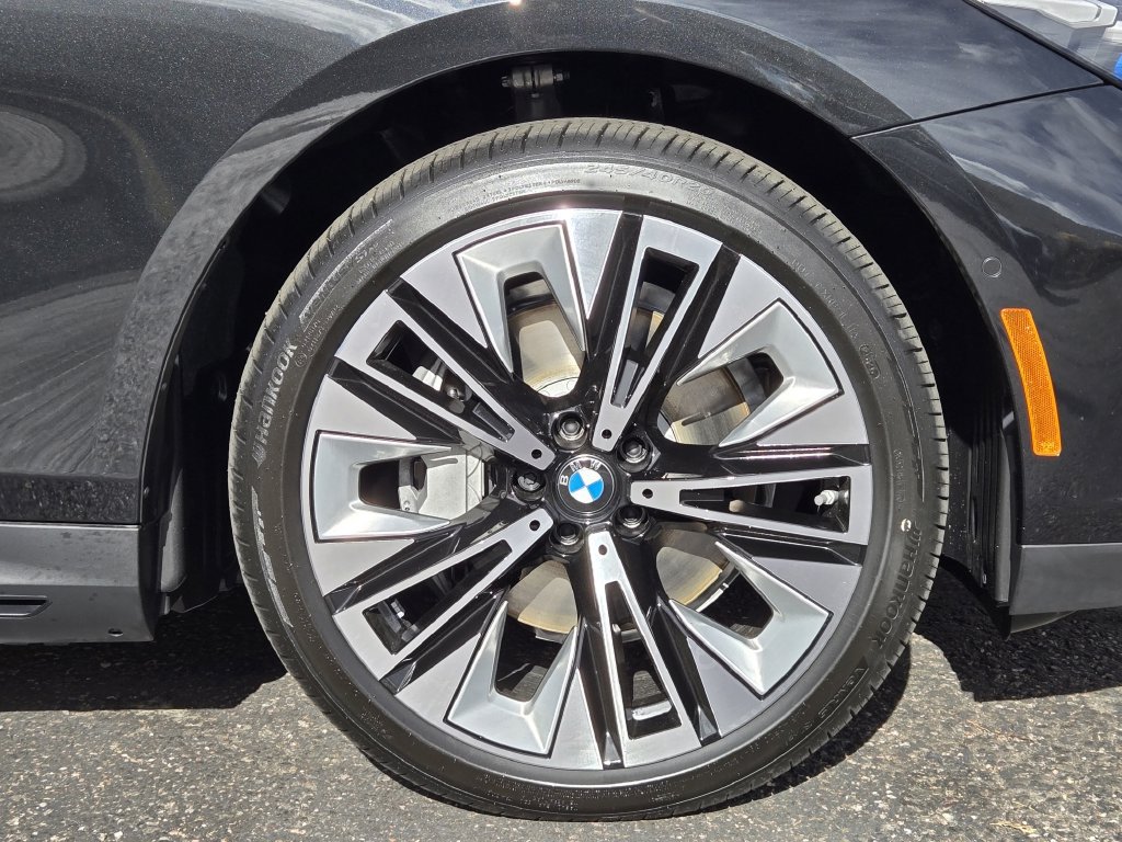 Certified 2026 BMW i5 eDrive40 AWD/4WD image 11