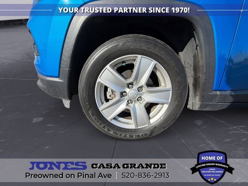 Used 2022 Jeep Compass Latitude FWD image 15