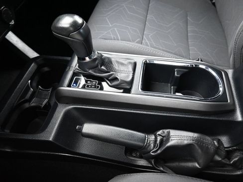 Used 2017 Toyota Tacoma TRD Off-Road image 25