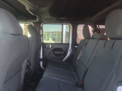 Used 2024 Jeep Wrangler Unlimited AWD/4WD image 6