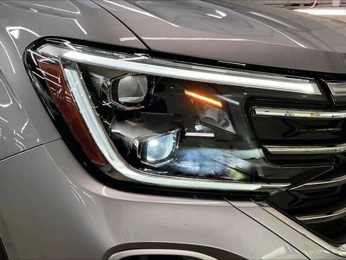 Used 2024 Volkswagen Atlas SE image 30