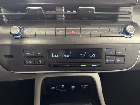 Used 2024 Hyundai Kona SEL FWD image 25