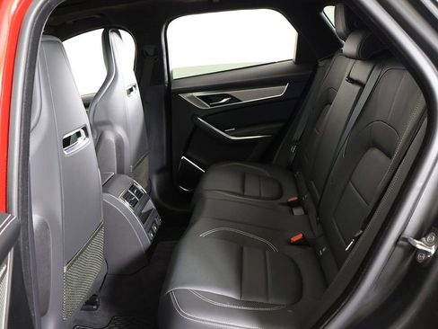 Used 2024 Jaguar F-PACE R-Dynamic S image 39