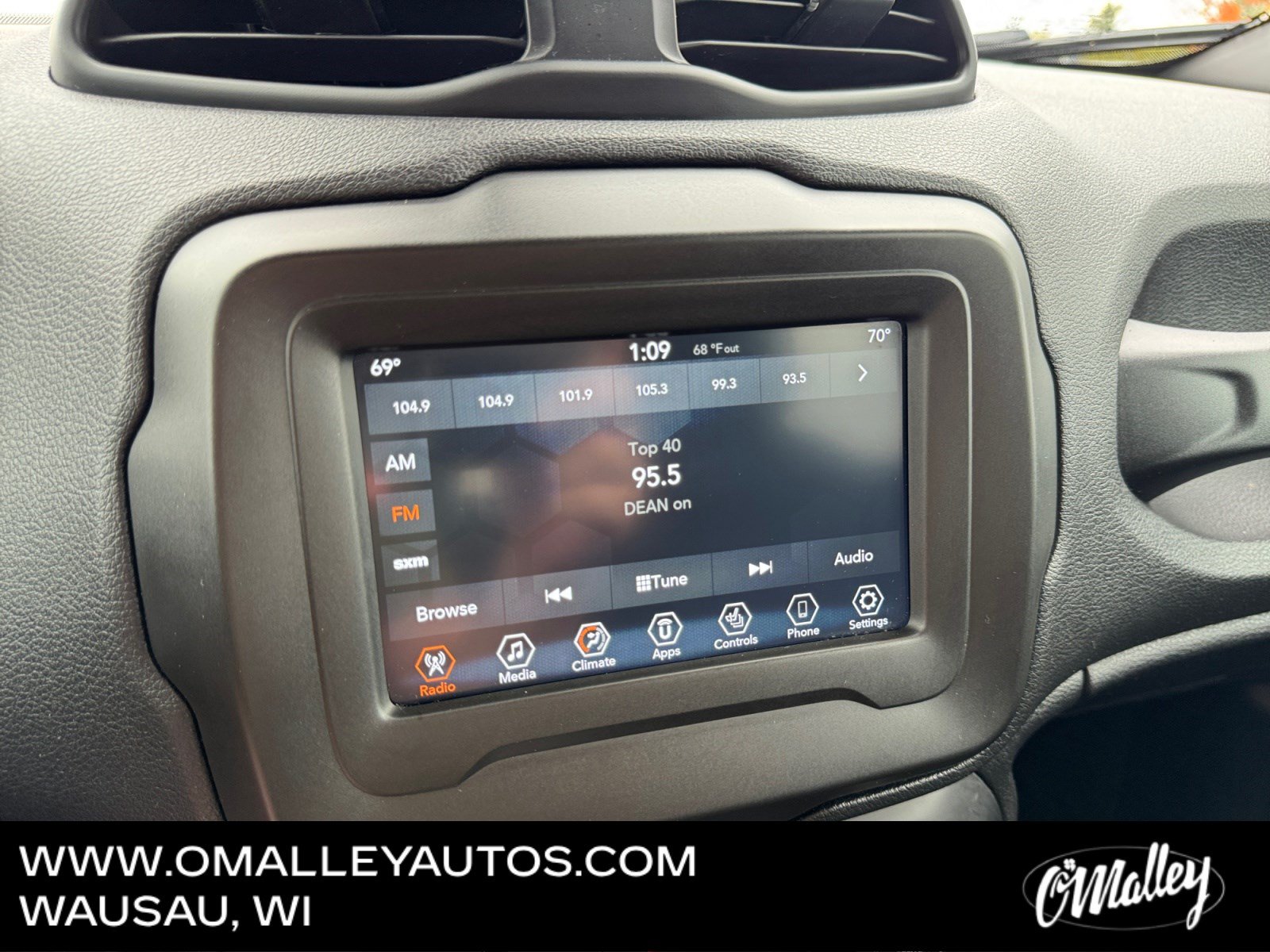 Used 2020 Jeep Renegade Latitude w/ Cold Weather Group AWD/4WD image 20