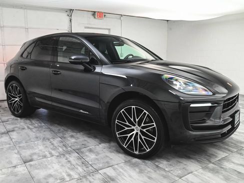 Used 2022 Porsche Macan AWD/4WD image 3