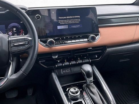 Used 2024 GMC Canyon AT4 image 9