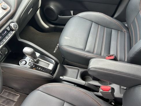 Used 2019 Nissan Kicks SR w/ SR Premium Package FWD image 20