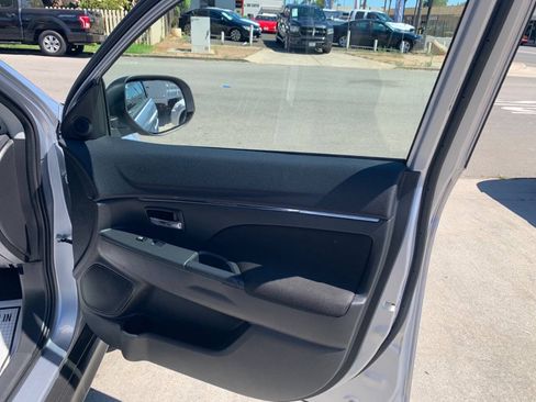 Used 2017 Mitsubishi Outlander Sport ES FWD image 11