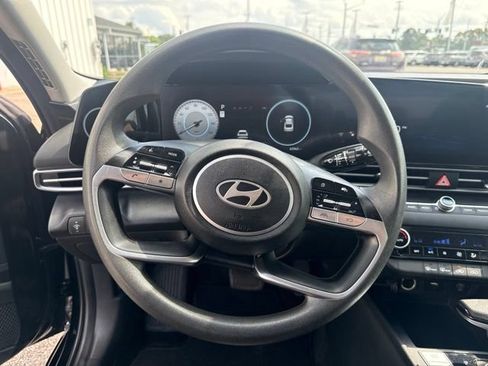 Used 2024 Hyundai Elantra SEL FWD image 28