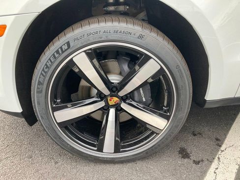 Used 2025 Porsche Macan image 8