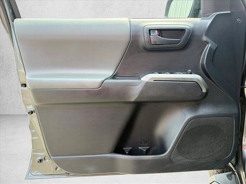 Used 2019 Toyota Tacoma SR5 RWD image 10