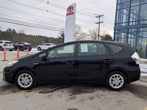 Used 2014 Toyota Prius V Three image 2