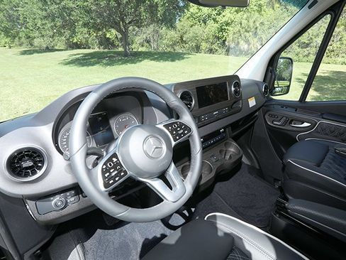 Used 2023 Mercedes-Benz Sprinter 3500 image 12