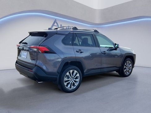Used 2022 Toyota RAV4 XLE Premium image 5