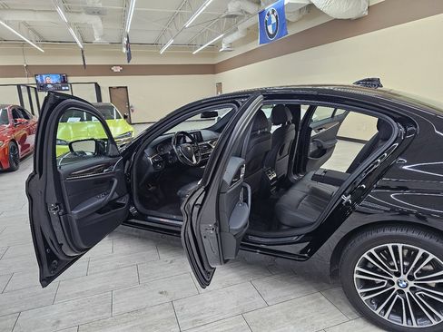 Used 2020 BMW 530i w/ Convenience Package image 17