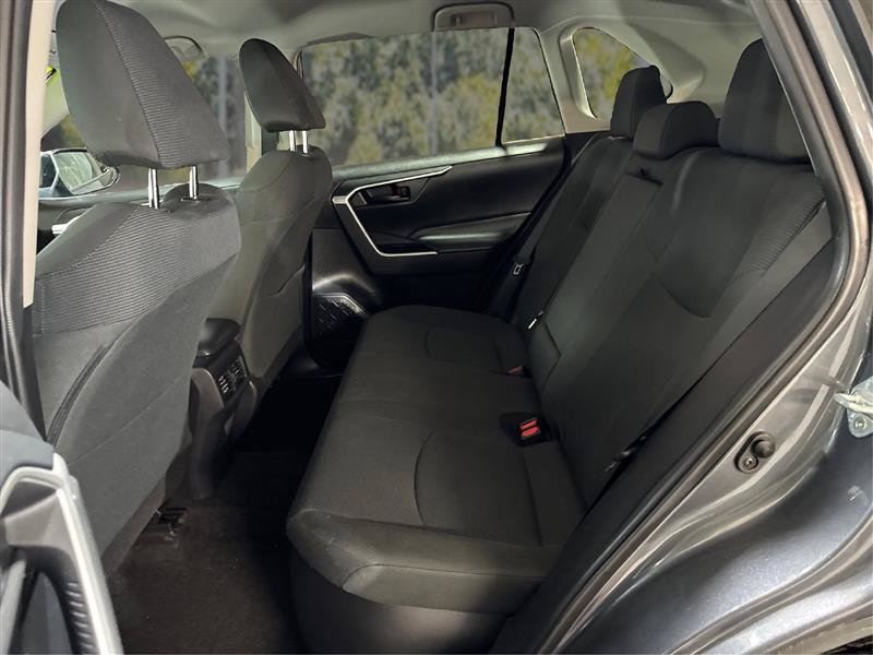 Used 2020 Toyota RAV4 LE AWD/4WD image 10