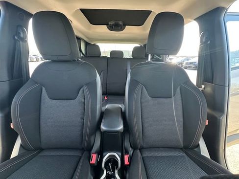 Used 2016 Jeep Renegade 75th Anniversary image 34