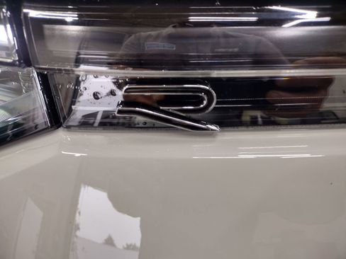 New 2025 Volkswagen Tiguan SE R-Line image 5