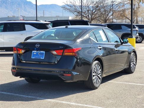 Used 2024 Nissan Altima 2.5 SV image 3