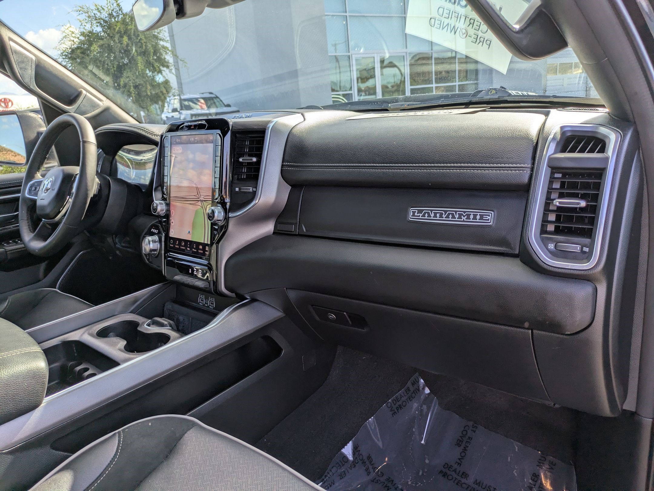 Used 2025 RAM 1500 Laramie w/ Sport Appearance Package AWD/4WD image 32