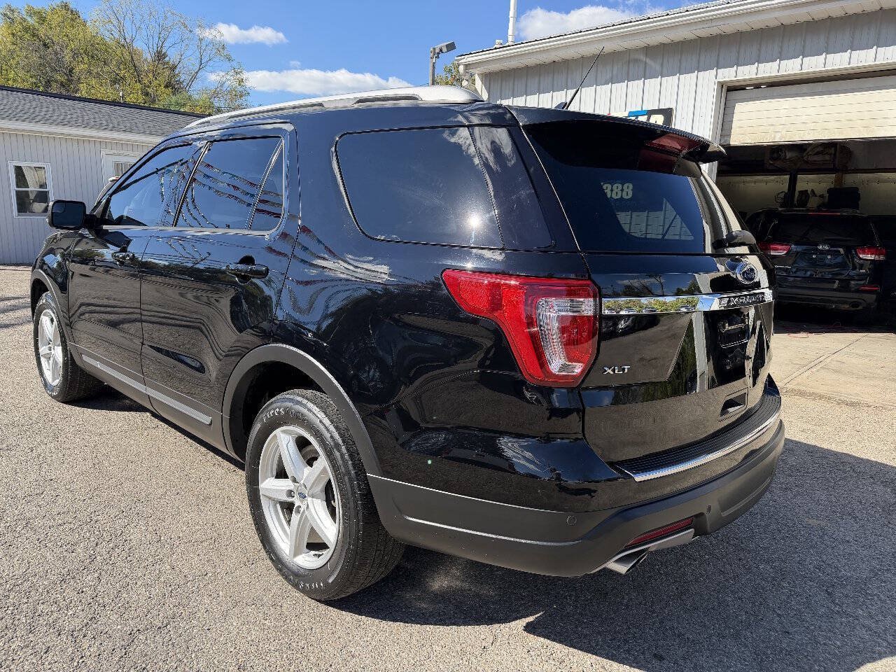 Used 2018 Ford Explorer XLT w/ Equipment Group 202A FWD image 7