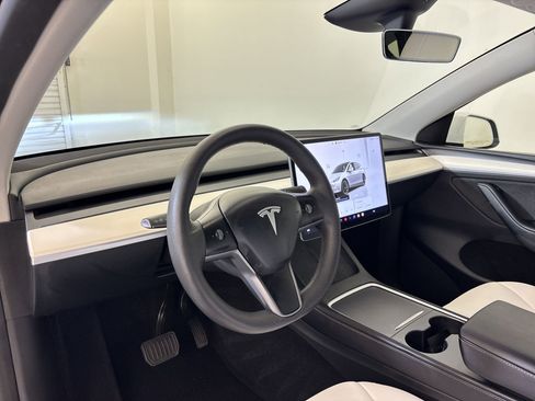 Used 2024 Tesla Model Y Long Range image 4