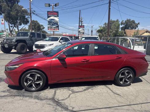 Used 2023 Hyundai Elantra SEL w/ Convenience Package FWD image 4