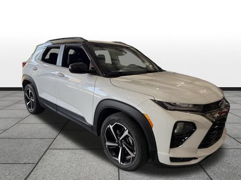 Used 2022 Chevrolet TrailBlazer RS w/ Sun and Liftgate Package FWD image 3