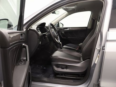 Used 2024 Volkswagen Tiguan SE image 11