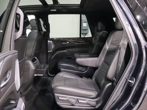 Certified 2023 Cadillac Escalade Sport Platinum w/ LPO, ONYX Package image 19