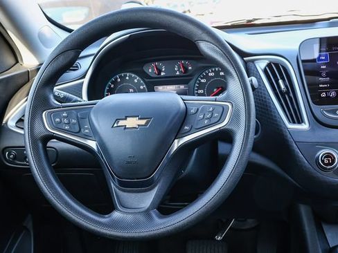 Used 2024 Chevrolet Malibu LT FWD image 17