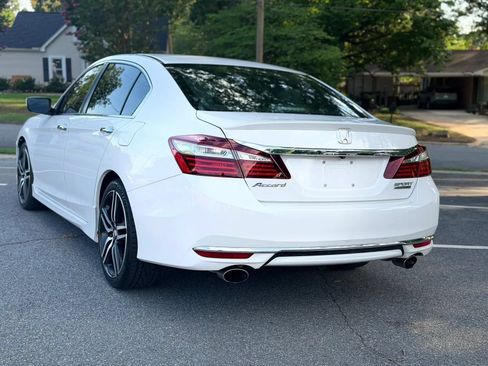 Used 2017 Honda Accord Sport Special Edition image 4