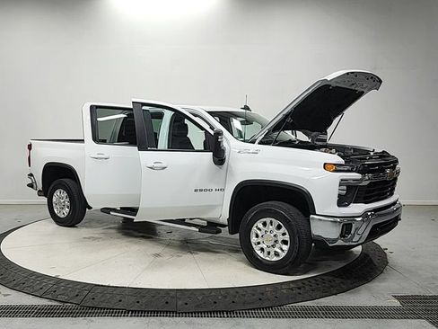 Used 2025 Chevrolet Silverado 2500 LT AWD/4WD image 9
