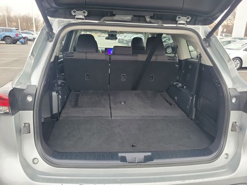 Certified 2024 Toyota Highlander LE image 9