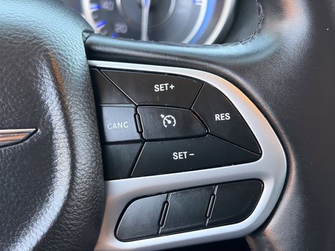 Used 2018 Chrysler 300 Touring L RWD image 25