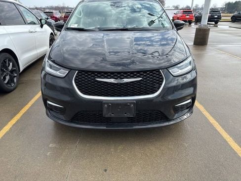 Used 2024 Chrysler Pacifica Touring-L image 39