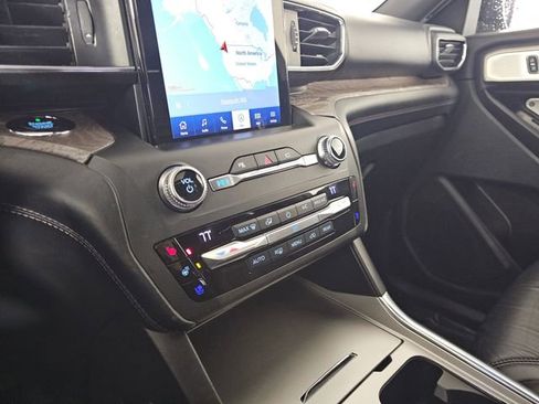Used 2020 Ford Explorer Platinum w/ Premium Technology Package image 30