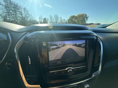 Used 2021 Chevrolet Traverse LS image 20