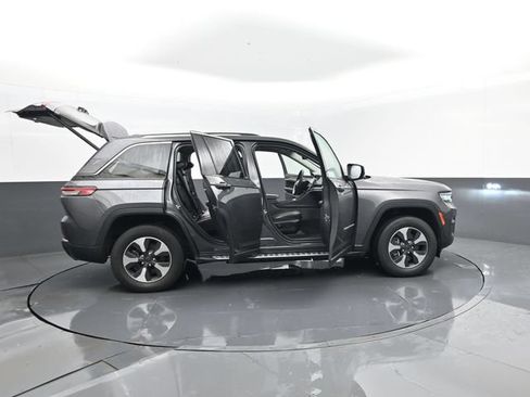 Used 2023 Jeep Grand Cherokee 4WD 4xe w/ Luxury Tech Group II image 31