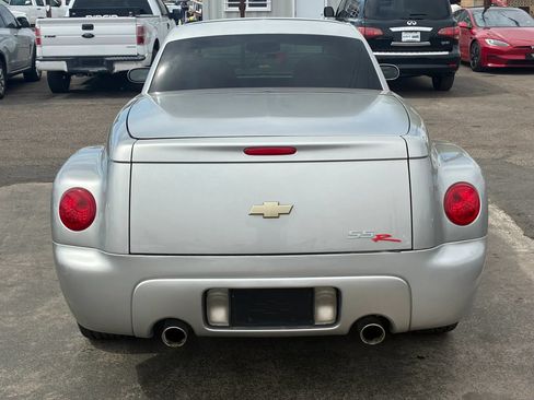Used 2005 Chevrolet SSR w/ Preferred Equipment Group RWD image 6